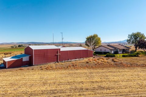 Tiny photo for 2748 SW Highland Lane, Culver, OR 97734 (MLS # 220212256)