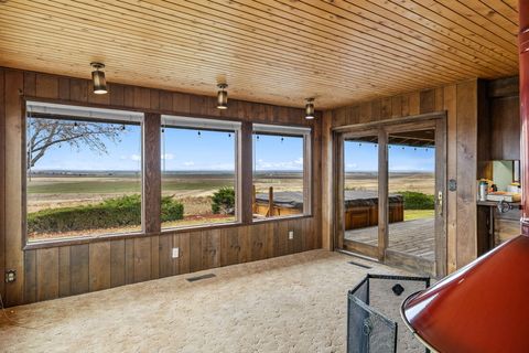 Tiny photo for 2748 SW Highland Lane, Culver, OR 97734 (MLS # 220212256)