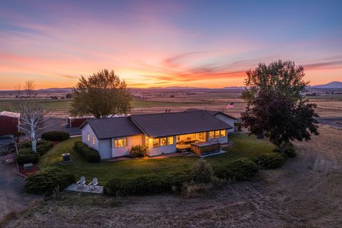 Tiny photo for 2748 SW Highland Lane, Culver, OR 97734 (MLS # 220212256)