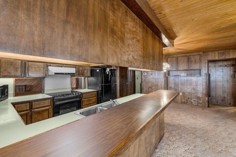 Tiny photo for 2748 SW Highland Lane, Culver, OR 97734 (MLS # 220212256)