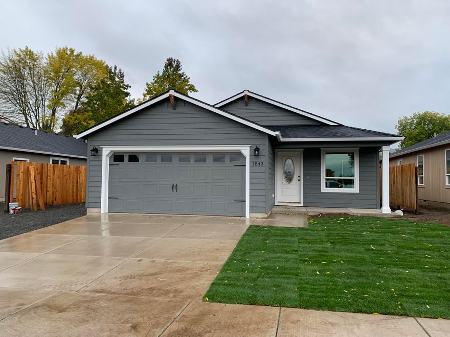 Brand new 3 bedroom, 2 bath home built by Horton Homes Inc..  Beautiful area in SW Medford.  Open floor plan with vaulted ceilings makes this home feel spacious. Home features, open concept floor plan, Custom cabinets, Granite,  Lamanite flooring,  Covered back porch.  and much more. Some pictures are for illustration only but very like in kind.  Listing Agent is related to Seller and builder.