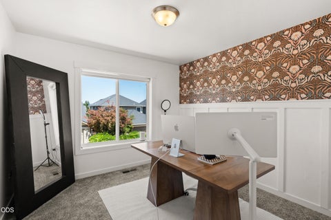 Tiny photo for 1142 N Haskell Street, Central Point, OR 97502 (MLS # 220224638)