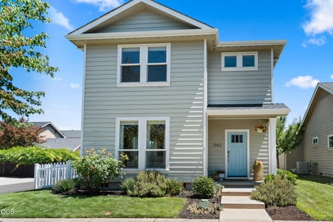 Photo of 1142 N Haskell Street, Central Point, OR 97502 (MLS # 220224638)