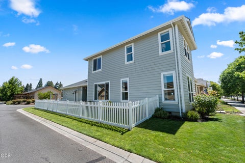 Tiny photo for 1142 N Haskell Street, Central Point, OR 97502 (MLS # 220224638)
