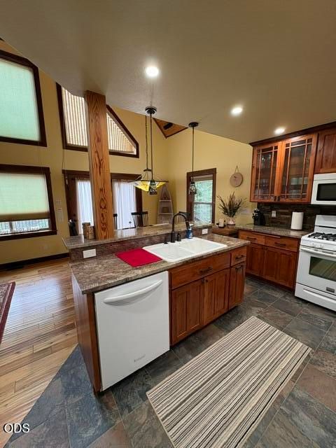 Tiny photo for 141245 Red Cone Drive, Crescent Lake, OR 97733 (MLS # 220224327)