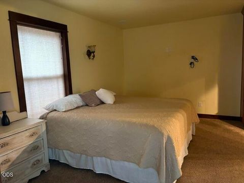 Tiny photo for 141245 Red Cone Drive, Crescent Lake, OR 97733 (MLS # 220224327)