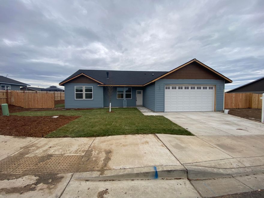 Gorgeous new home in the Treasure Hills subdivision!
These homes come loaded with upgrades!
Granite counters and sills throughout home, custom handmade cabinets, hardwood flooring and upgraded carpet in bedrooms, tile entry, gas forced air with central air conditioning!
Landscaping front and back including inground sprinklers, fenced back yard and massive lots! Room for RV parking if desired.
Home is complete and ready to go!