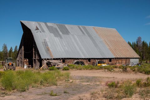 Tiny photo for 1950 Silver Lake Road, Chiloquin, OR 97624 (MLS # 220209125)
