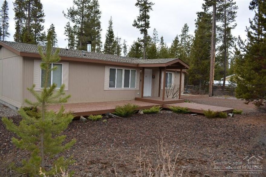 Well located near all recreation, spotless property, nicely appointed, vaulted ceilings, cozy fireplace, oversized double garage. Turnkey property, call for additional information.