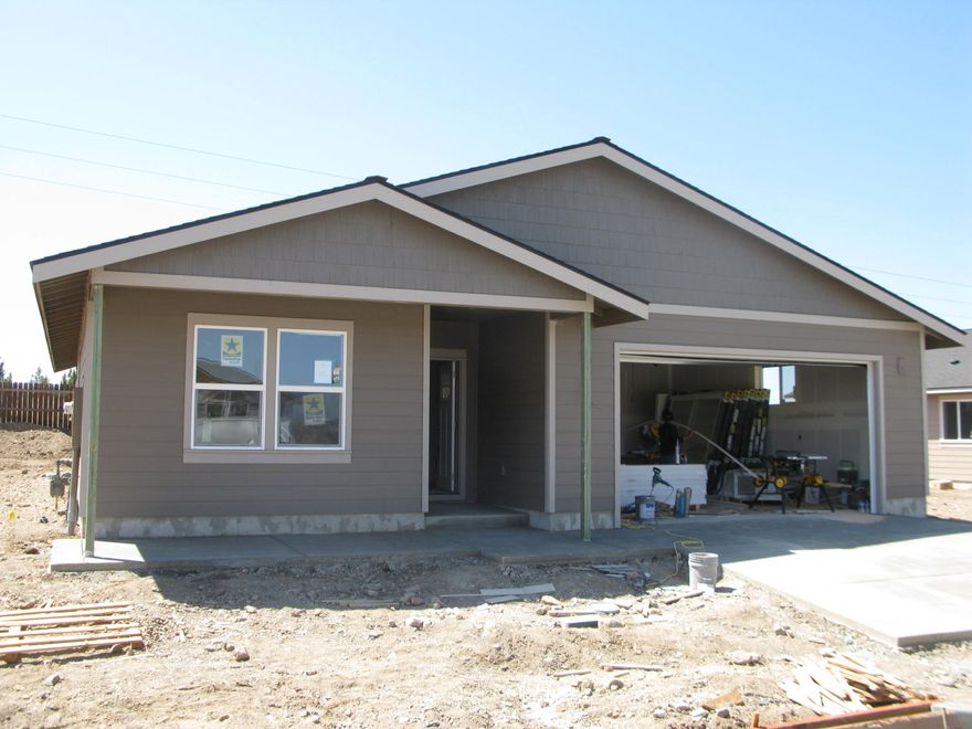 Beautiful new home in a new subdivision! This is the Emerald floor plan! 
Features include 3 bedrooms, 2 bathrooms, vaulted living room with gas fireplace open to the kitchen and dining area. Custom cabinets, granite counters and window sills through out the home. HUGE covered patio! The garage is oversized with a huge extension!
These are stunning new homes and a great value for the money!