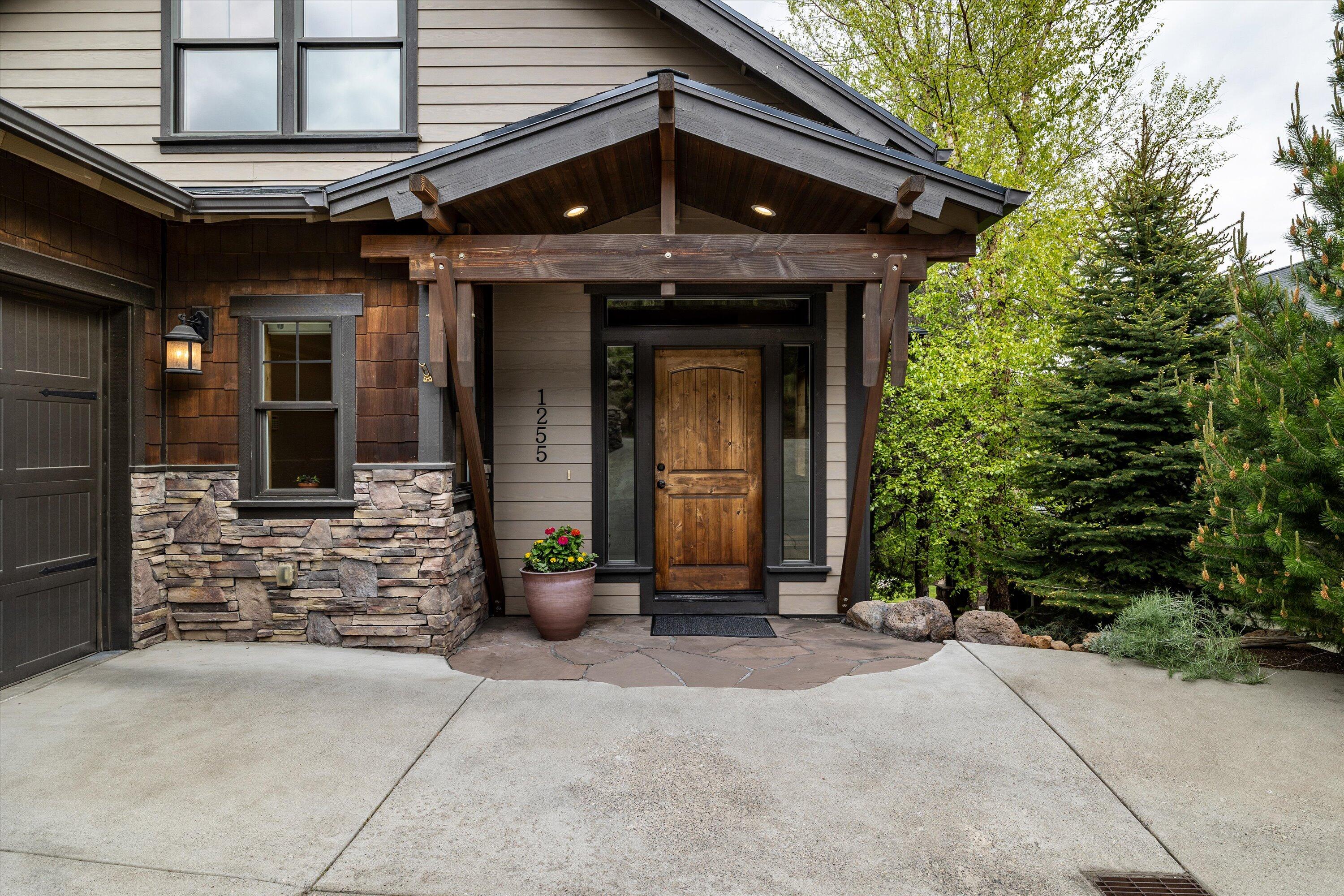 1255 NW Constellation Drive