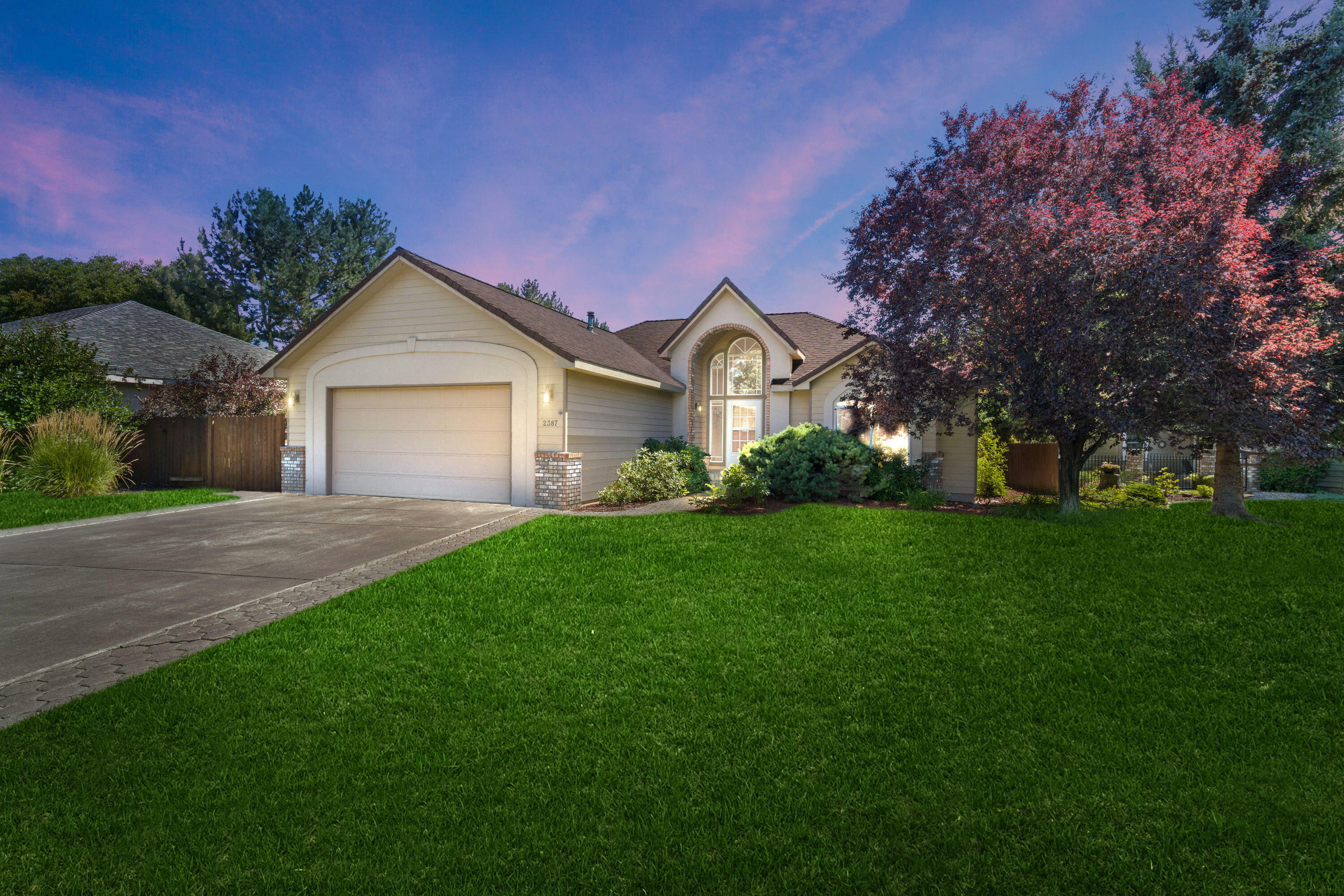 2387 NE Lakeridge Drive