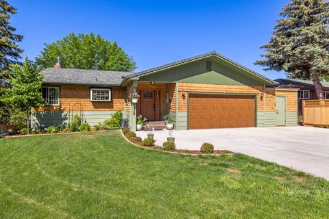 Tiny photo for 1528 Tamera Drive, Klamath Falls, OR 97603 (MLS # 220213165)