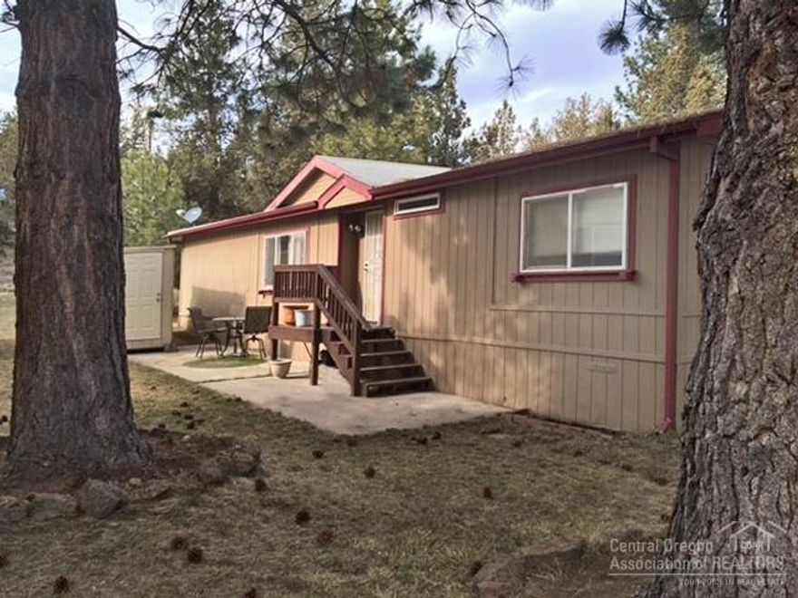 Open floor plan / vaulted ceilings. Lake View. 1 year Home Warranty! Master with his/her closets, dual vanity bath. Kitchen: Island, smooth top range, pantry. Utility room, Maytag Washer/Dryer & 4 yr old Side by Side Fridge with ice dispenser. Dishwasher only 4 yrs old. Newer roof since original. Lots of storage & closet space Carport plus extra parking spot. Storage shed (needs repairs). Monthly space rent $650 includes water & sewer for now. Park, fishing pond, playground, rec hall.