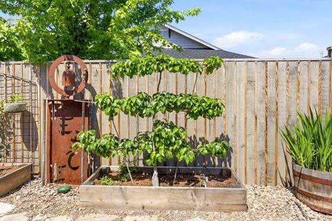 Tiny photo for 3847 Wyoming Lane, Medford, OR 97504 (MLS # 220221183)