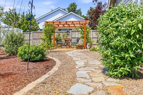 Tiny photo for 3847 Wyoming Lane, Medford, OR 97504 (MLS # 220221183)