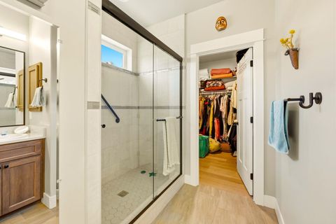 Tiny photo for 3847 Wyoming Lane, Medford, OR 97504 (MLS # 220221183)