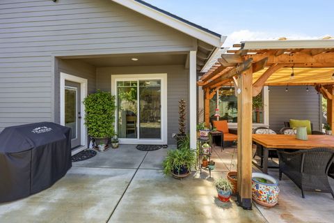 Tiny photo for 3847 Wyoming Lane, Medford, OR 97504 (MLS # 220221183)