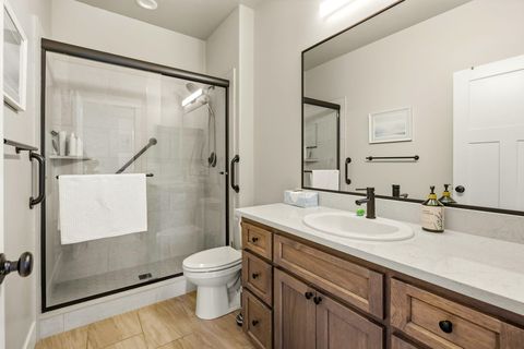 Tiny photo for 3847 Wyoming Lane, Medford, OR 97504 (MLS # 220221183)