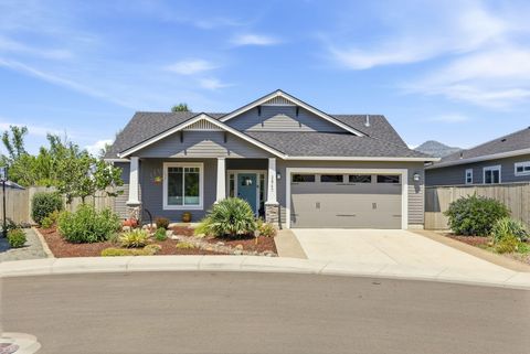 Tiny photo for 3847 Wyoming Lane, Medford, OR 97504 (MLS # 220221183)