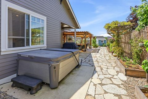 Tiny photo for 3847 Wyoming Lane, Medford, OR 97504 (MLS # 220221183)