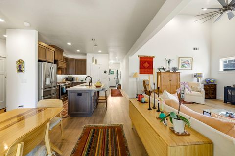 Tiny photo for 3847 Wyoming Lane, Medford, OR 97504 (MLS # 220221183)