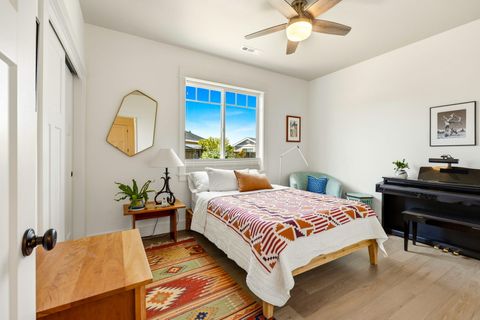 Tiny photo for 3847 Wyoming Lane, Medford, OR 97504 (MLS # 220221183)