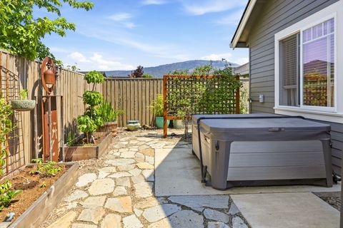 Tiny photo for 3847 Wyoming Lane, Medford, OR 97504 (MLS # 220221183)