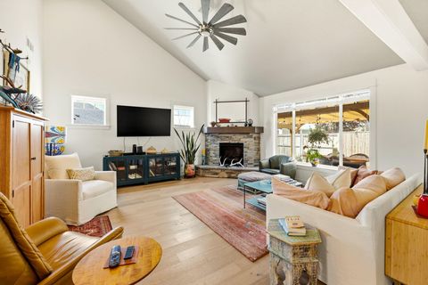 Tiny photo for 3847 Wyoming Lane, Medford, OR 97504 (MLS # 220221183)