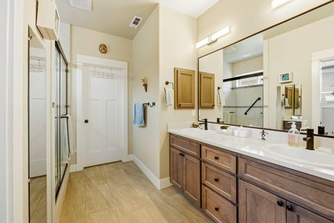 Tiny photo for 3847 Wyoming Lane, Medford, OR 97504 (MLS # 220221183)