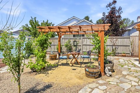 Tiny photo for 3847 Wyoming Lane, Medford, OR 97504 (MLS # 220221183)
