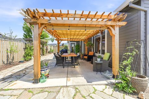 Tiny photo for 3847 Wyoming Lane, Medford, OR 97504 (MLS # 220221183)