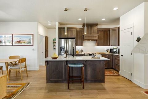 Tiny photo for 3847 Wyoming Lane, Medford, OR 97504 (MLS # 220221183)