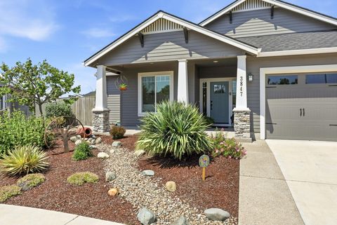 Tiny photo for 3847 Wyoming Lane, Medford, OR 97504 (MLS # 220221183)