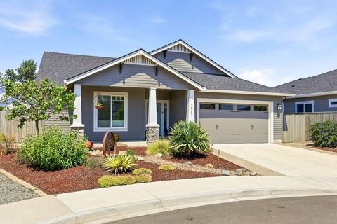Photo of 3847 Wyoming Lane, Medford, OR 97504 (MLS # 220221183)