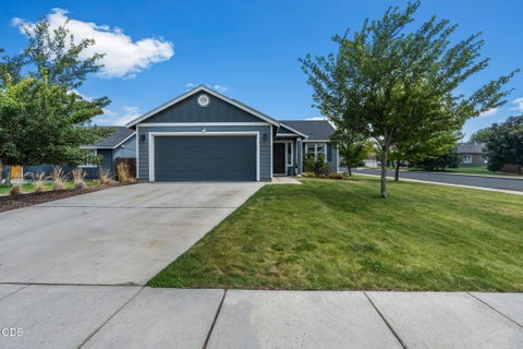 Tiny photo for 2620 NE 3rd Street, Redmond, OR 97756 (MLS # 220225760)