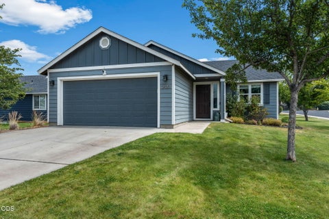 Tiny photo for 2620 NE 3rd Street, Redmond, OR 97756 (MLS # 220225760)