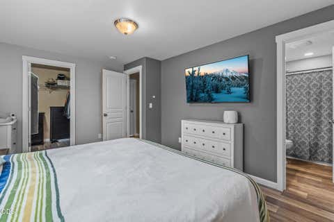 Tiny photo for 2620 NE 3rd Street, Redmond, OR 97756 (MLS # 220225760)