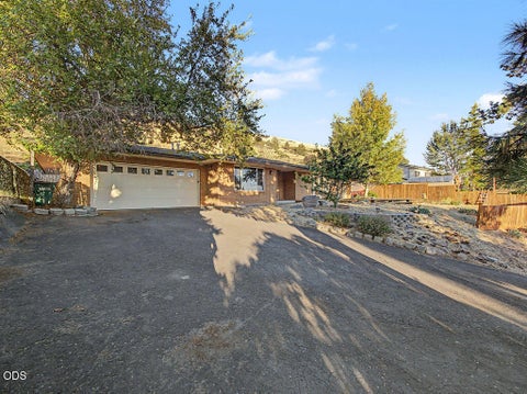 Photo of 1619 Kimberly Drive, Klamath Falls, OR 97603 (MLS # 220228369)