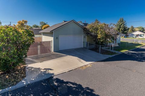 Tiny photo for 798 Claypool Street, Prineville, OR 97754 (MLS # 220211458)