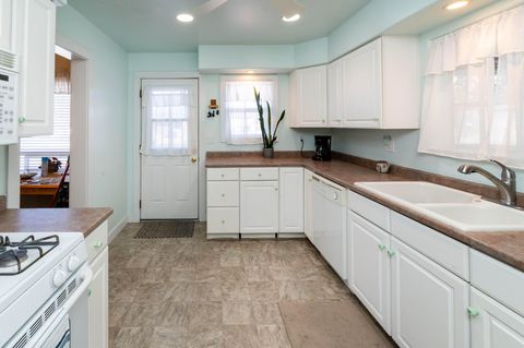 Tiny photo for 798 Claypool Street, Prineville, OR 97754 (MLS # 220211458)