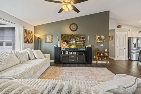 Tiny photo for 430 E D Street, Culver, OR 97734 (MLS # 220212199)