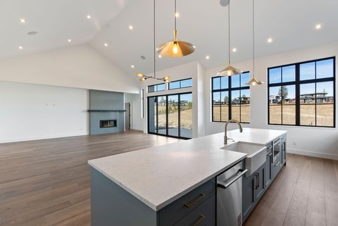 Tiny photo for 3118 NW Crossing Drive, Bend, OR 97703 (MLS # 220212954)