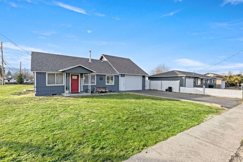 Tiny photo for 2817 Howard Avenue, Medford, OR 97501 (MLS # 220214316)