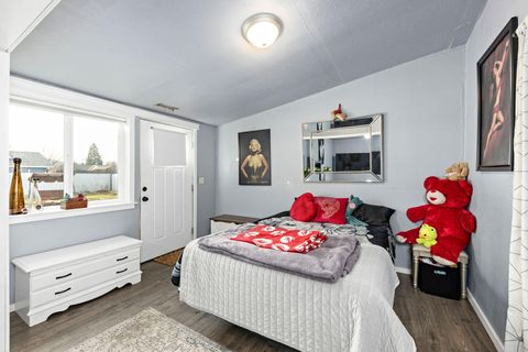 Tiny photo for 2817 Howard Avenue, Medford, OR 97501 (MLS # 220214316)