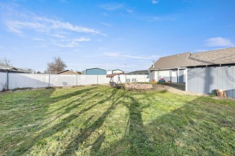 Tiny photo for 2817 Howard Avenue, Medford, OR 97501 (MLS # 220214316)