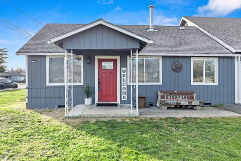 Tiny photo for 2817 Howard Avenue, Medford, OR 97501 (MLS # 220214316)