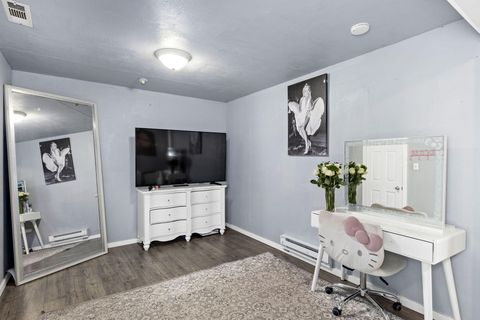 Tiny photo for 2817 Howard Avenue, Medford, OR 97501 (MLS # 220214316)