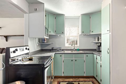 Tiny photo for 2817 Howard Avenue, Medford, OR 97501 (MLS # 220214316)