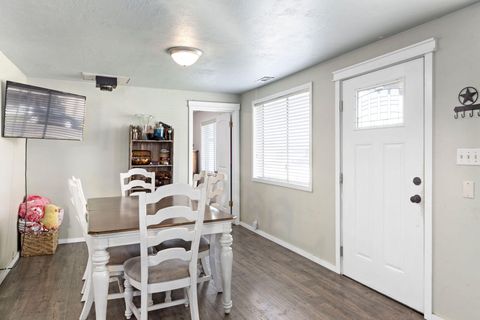 Tiny photo for 2817 Howard Avenue, Medford, OR 97501 (MLS # 220214316)